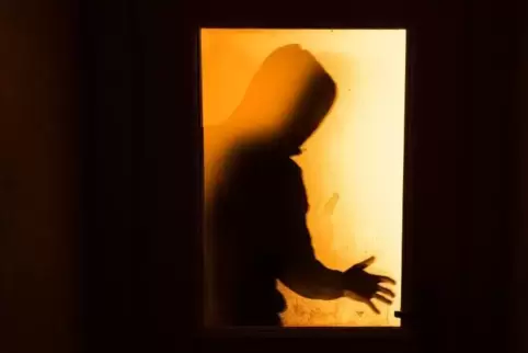 Wie schützt man sich vor Einbrechern? Was tun, wenn einer im Haus ist? Die Polizei informiert. 