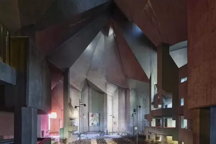 Wie im Innern einer Skulptur: Wallfahrtskirche in Neviges . 