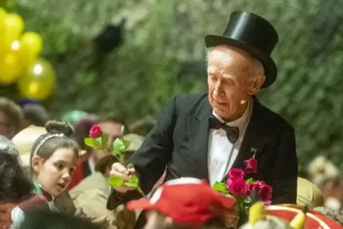Als Rosenkavalier stieg Karl Fickeisen in die Bütt.
