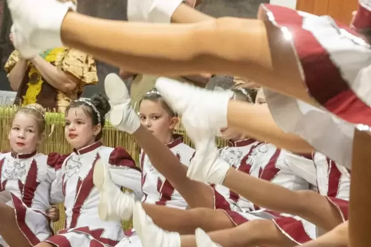 Hoch das Bein: die Lollipops vom Heimat- und Kulturverein Lauterecken.