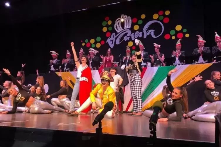 Freddie Mercury mal vier: das gibt&rsquo;s nur beim Kibo-Ballett. Mit ihrer Queen-Show haben die Flex & Point-T&auml;nzerinnen den Saal ger