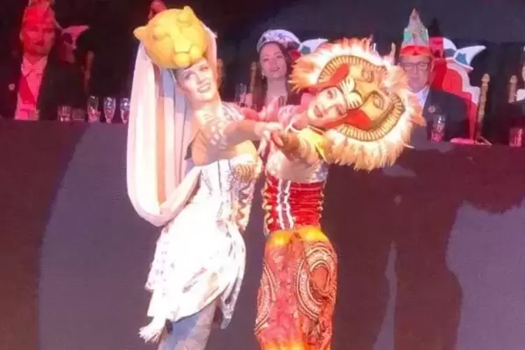 Das L&ouml;wen-Traumpaar: Nala (Nina Bresser, links) und Simba (Sabine Metzger). 