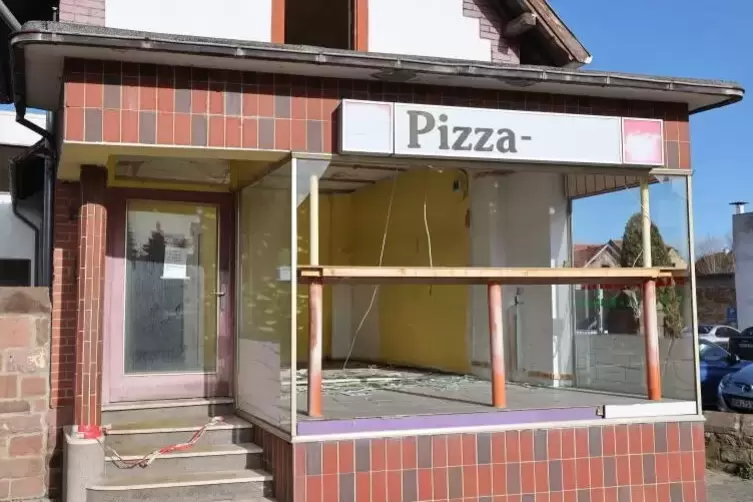 In der Gr&uuml;nstadter Ringgasse hat der Sturm eine Glasscheibe zum Klirren gebracht. 