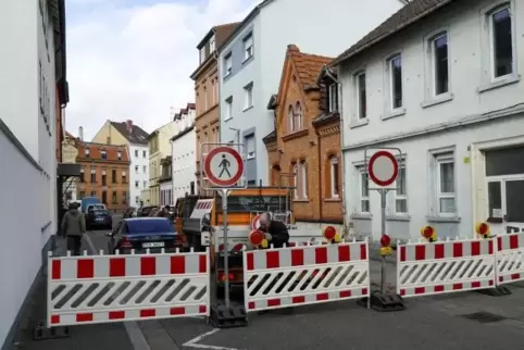 Die Elisabethstraße musste wegen herabfallender Dachziegel gesperrt werden.