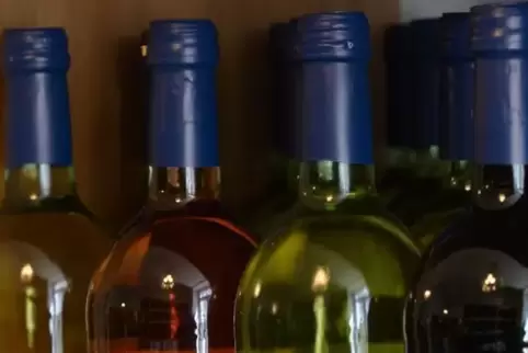 Ein Winzer aus dem Kreis Bad Dürkheim soll mehrere tausend Flaschen Wein falsch etikettiert haben. 