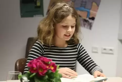Paula Kochte las aus „Jule und der Eulenzauber“. 