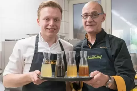 Der Besitzer des Waldhotels Felschbachhof, Stefan Klinck, (rechts) und Koch Dustin Dankelmann.