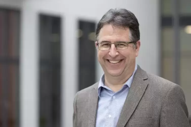Andreas Wirsen befasst sich mit der Energie, die eine Getr&auml;nkeabf&uuml;llanlage antreibt. 