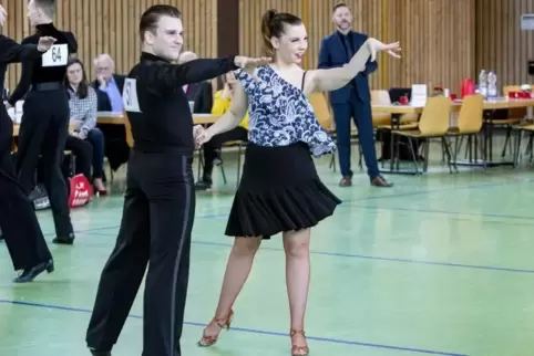 Wurden Vizemeister in der Hauptgruppe der Startklasse D-Latein: Marie Brehm und Benjamin Nitzpon vom TC Rot-Weiß Kaiserslautern.