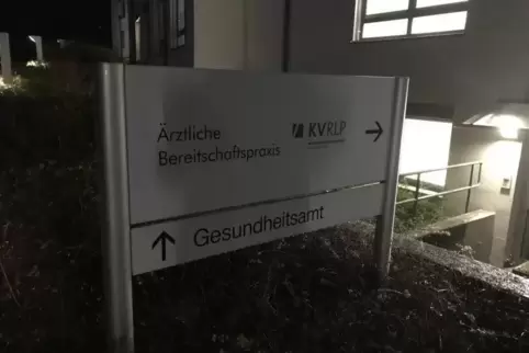 Noch brennt Licht in der Bereitschaftspraxis Rockenhausen. Hier werden noch bis Juli Patienten nachts oder an Wochenenden versor