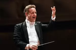 Der aktuelle Chefdirigent: Michael Francis. 