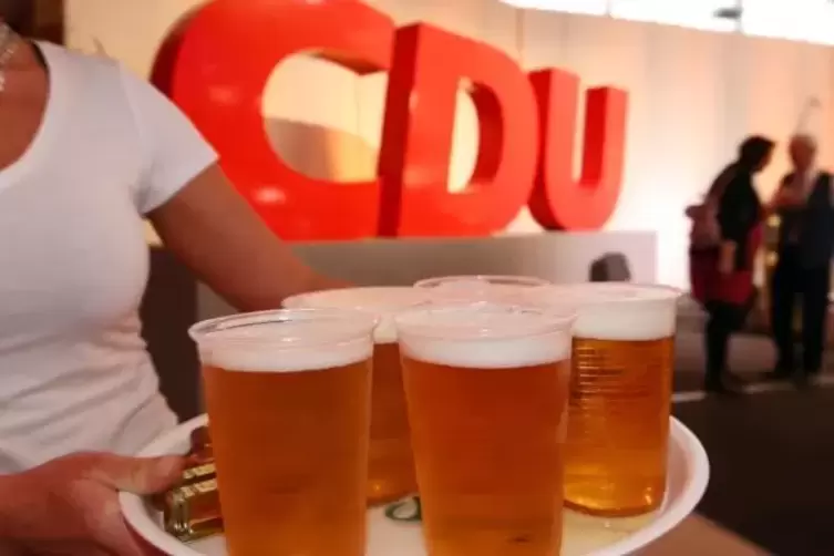 Beim Kerweumzug sollten keine Plastikbecher mehr benutzt werden, findet die CDU. 