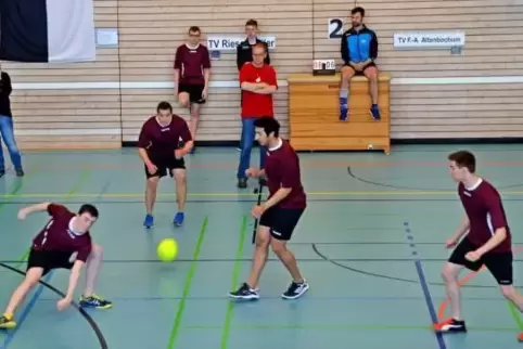 Wer spannenden Prellballsport (mit drei Rieschweiler Teams, Foto) sehen will, sollte am Samstag nach Contwig fahren. Der Eintrit