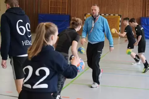 Beim Training in der Sporthalle des Pirmasenser Hugo-Ball-Gymnasiums: Christian Schwarzer, der bei der Weltmeisterschaft 2003 in