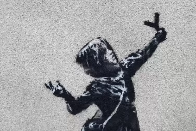 Banksys Identität gibt Rätsel auf. Bekannt ist, dass er aus Bristol stammt und Ende der 90er Jahre nach London kam. 