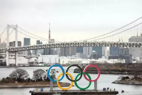 Die Olympischen Ringe ankern schon im Hafen von Tokio