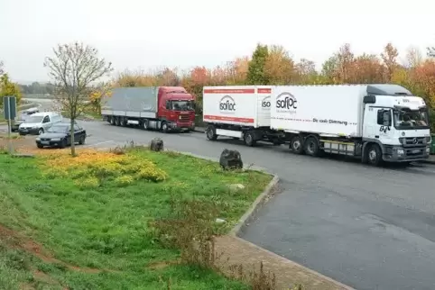 Derzeit stehen auf dem A-63-Parkplatz bei Steinbach – hier in Fahrtrichtung Kaiserslautern – beidseitig zusammen 24 Pkw- und sec
