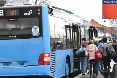 Am Wachenheimer Bahnhof steigen normalerweise weitere Schüler zu. 
