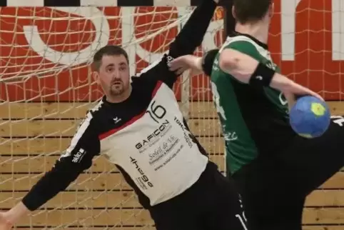 Norman Dentzer legt sich quer. Teilen kann er sich nicht. Das Pfalzpokalspiel bei der HSG Kaiserslautern wird heute der TVO II b