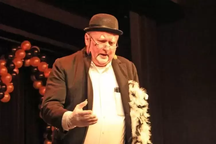 Prunksitzung des Carneval- und Unterhaltungsvereins Landstuhl (CUVL): Pfalzgraf Casimir, Walter Rupprecht vom Karnevalverein Kai