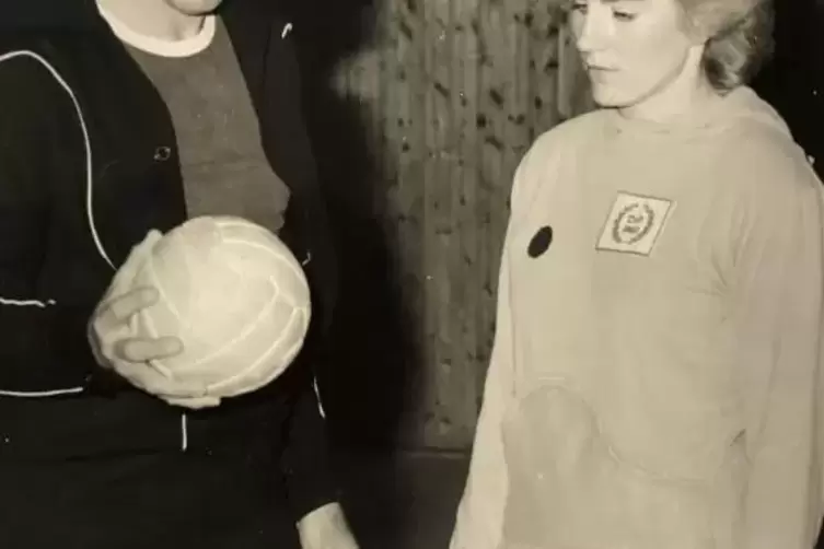 Besondere Trainer-Spielerin-Beziehung: Margit H&ouml;rhammer, feste Gr&ouml;&szlig;e im TVP-Team, und Coach Bernd Geislinger lernten sich in den