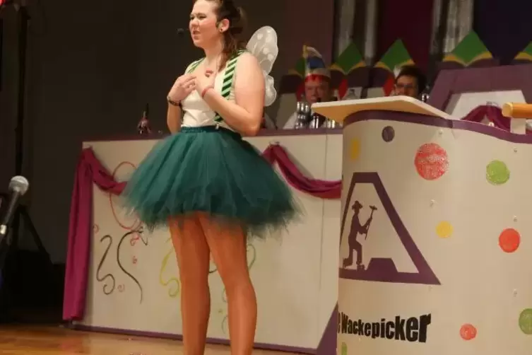 Lea Marquardt bei ihrer Premiere als B&uuml;ttenrednerin.