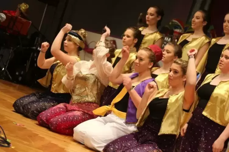 Die Tanzgruppe &bdquo;Peppermints&ldquo; mit ihrem Schautanz &bdquo;Aladin".