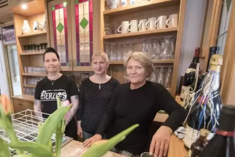 Ziehen sich zurück: Gaby Staudt (rechts) mit ihren Töchtern Claudia Leiner (links) und Petra Petri. 
