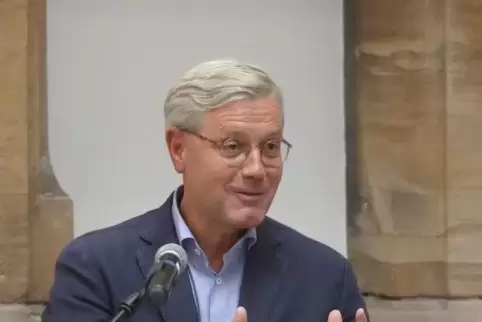 Der CDU-Außenexperte Norbert Röttgen (54) hat seine Kandidatur für den CDU-Vorsitz angemeldet. 