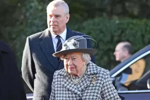 Sorgenkind: Queen Elizabeth mit Prinz Andrew.