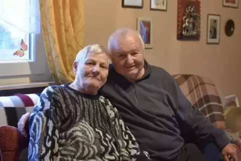 Haben vor 60 Jahren geheiratet und feiern heute mit ihrer Familie: Renate und Willi Freudenstein. 