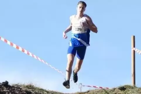 Über Stock und Stein: Lars Klein gewann in Heltersberg die U18-Klasse.