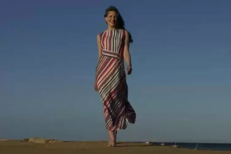 Karin Wadle mag Jobs, bei denen sie lachen darf. Am Strand von Hurghada durfte sie das. 