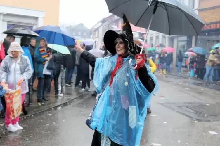 Wetterfest einget&uuml;tet: eine Altleininger Waldhexe. 