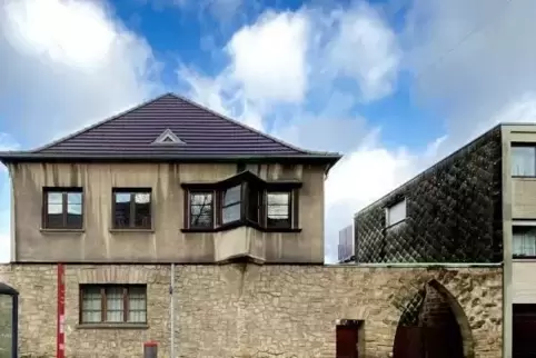 Das Haus gilt als Beispiel expressionistischer Architektur. Das Haus gilt als Beispiel expressionistischer Architektur.