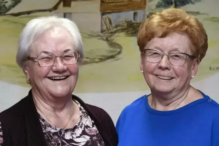 Geh&ouml;ren seit 65 Jahren zu den Naturfreunden: Ingrid Krau&szlig; (links) und Lilo Scharf.