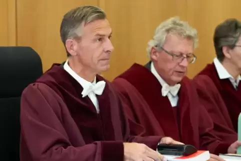 Seit 2012 ist Lars Brocker (links) Präsident des Oberverwaltungsgerichts Rheinland-Pfalz.