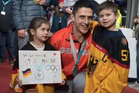Olympia-Held: Marcel Goc, 2018 von seinen Kindern am Flughafen begrüßt nach der Heimkehr aus Südkorea.