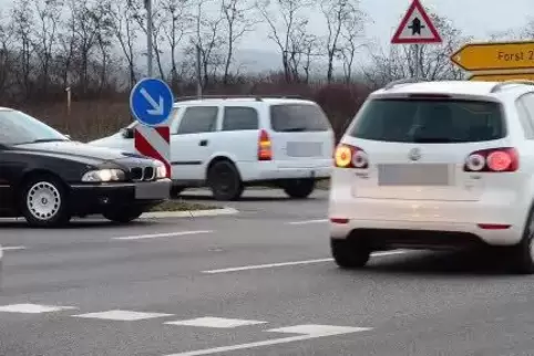 Gefährliche Kreuzung: die Anschlussstelle der B 271 bei Deidesheim. 