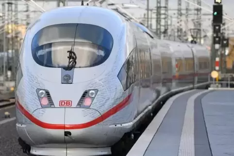 In ICE- und IC-Zügen beförderte die Bahn im Januar über 12 Millionen Reisende. 