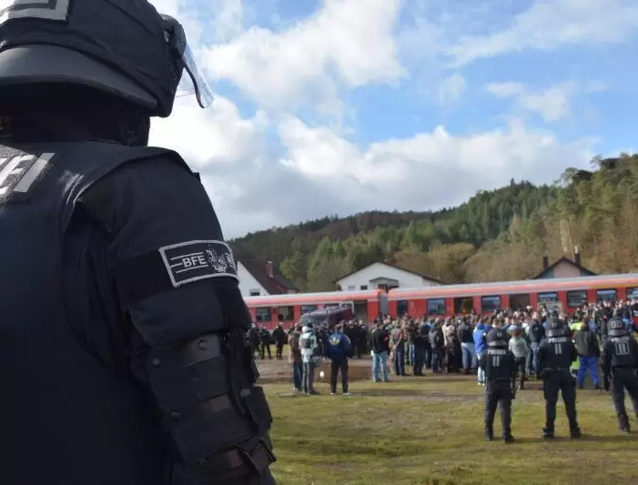 Die Bundespolizei übt für eine Demo.