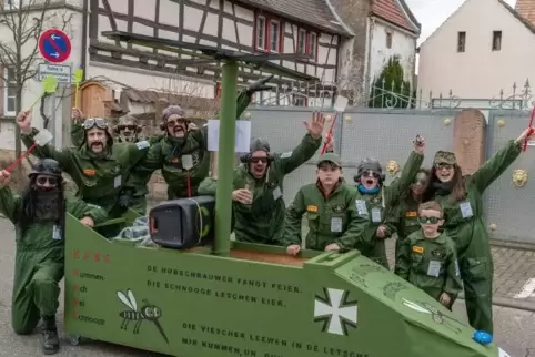 „Die wu immer debei sin“ als Schnakenbekämpfer mit ihrem Mobil.