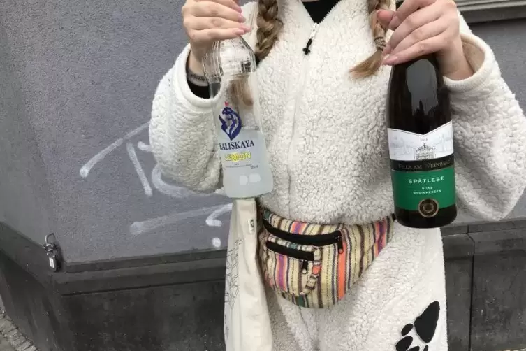 &bdquo;Proviant&ldquo; zweier junger M&auml;dels in der n&auml;he des Hauptbahnhofs. 