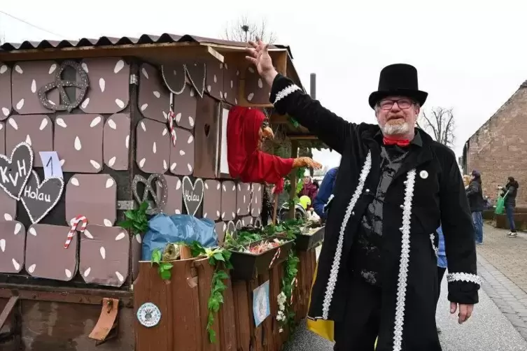 Horbach: Der KV Horbach ist mit H&auml;nsel und Gretel, der Hexe und einem Lebkuchenhaus unterwegs. 