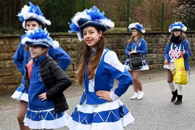 Horbach: Die M&auml;dchen der Funkengarde des Karnevalvereins d&uuml;rfen nicht fehlen.