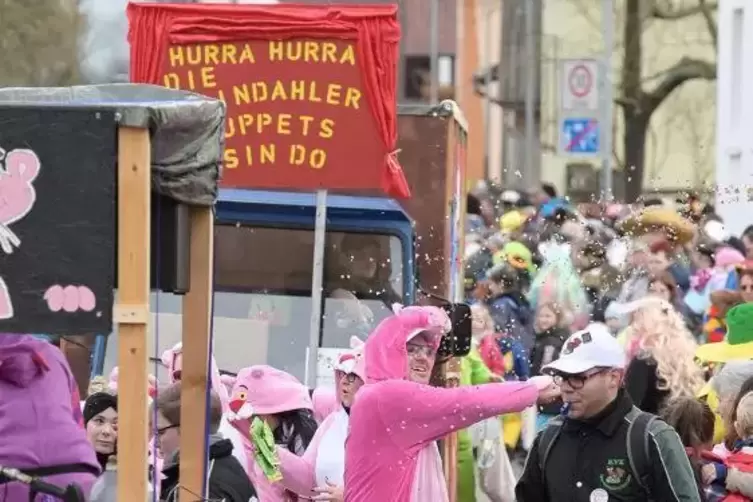 Bundenthal: Gutzelalarm mit den rosa Panthern des KVE Dahn. 