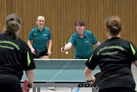 Abteilung beim ASV Harthausen: Tischtennis mit Andrea Schultz und Katja Grimmer (hinten von links).