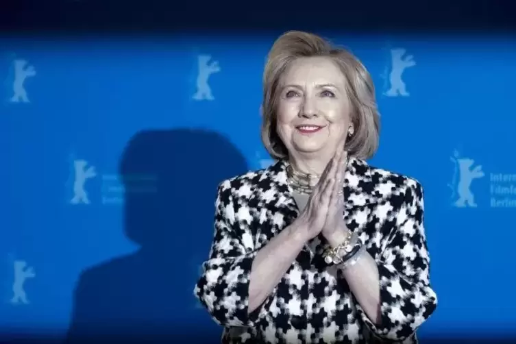 Zeigte sich in Berlin dankbar für die ihr gewidmete vierteilige Dokumentation „Hillary“: Hillary Clinton.