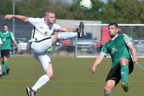 Auch für TuS-Spieler Marco Ruppert ist es das erste Pflichtspiel nach der Pause.