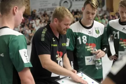 Björn Friedrich hat die B-Lizenz und kann als Gymnasiallehrer mit jungen Menschen umgehen. 